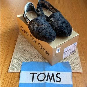 Toms women’s classics black morocco crochet 7 1/2